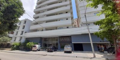 ¡Apartamento moderno en venta con excelentes amenidades! Este espectacular apartamento de diseño contemporáneo cuenta con 2 amplias habitaciones, la principal con vestier, cada una con baño interno para mayor privacidad, baño social, zona de labores. La cocina integral está completamente equipada, conectada a una sala-comedor luminosa y espaciosa, balcón con vista a la ciudad. Éste inmueble cuenta con 2 parqueaderos lineales, un deposito, y excelentes zonas sociales como piscina para adultos y niños, zona infantil (Parques y futbol), zona BBQ, Jacuzzi, Sauna, para el disfrute con familiares y amigos. La propiedad se encuentra en una ubicación privilegiada, céntrica y de fácil acceso. Está rodeada de una amplia variedad de supermercados, centros comerciales y comercio en general, lo que facilita cubrir todas las necesidades diarias. Además, ofrece excelentes opciones de transporte público y Acceso rápido a vías principales. En la zona también hay colegios cercanos, lo que la convierte en una excelente opción para familias. El apartamento se entrega con aires acondicionados, blackouts, calentador. Este apartamento es ideal para quienes buscan un hogar moderno, con excelentes acabados y la comodidad de disfrutar de increíbles áreas comunes. ¡No dejes pasar ésta oportunidad!