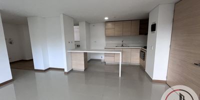 se arrienda inmueble con excelentes acabados ,muy iluminado y espacios amplios, zona tranquila ,unidad cerrada.