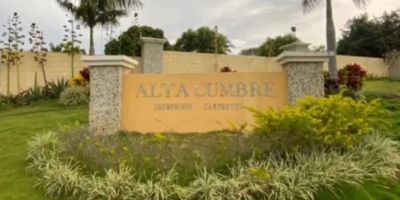 Bonda es un corregimiento de Santa Marta, en el departamento del Magdalena, Colombia. Está ubicada a unos 45 minutos del centro de Santa Marta,  a 3.5Km del casco historico  y a 20 minutos del paraiso natural del Caribe,  &quot;Parque Tayrona&quot;. El lote esta dentro de un conjunto con obras de urbanismo y vías en placa huella con salida al rio Bonda.  CONSTRUYA SU CASA CAMPESTRE  para el descanso en famillia, rodeado de naturaleza,    de tranquilidad  y buenos momentos  que recargan su corazón.