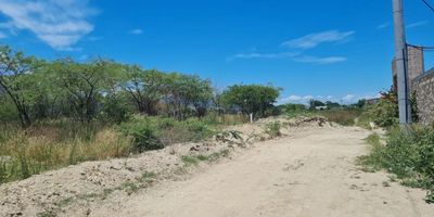 Se ofrecen dos lotes seguidos de área de 1.147 y 1077 M2 cada uno en $300 millones,  se pueden vender juntos o separados,  tiene certificado de tradicion independiente,  se ubican en el sector los Arhuacos, alli se ubican construcciones de cabañas campestres, conjuntos cerrados,  hoteles, etc.,  a pocos metros del MAR CARIBE, bañado por la suave brisa de la Sierra Nevada, en una de las mejores zonas de expansión urbana de la ciudad de SANTA MARTA.  Cerca de la playa de BELLO HORIZONTE, centros comerciales como ZAZUE, aeropuerto INTERNACIONAL SIMÓN BOLIVAR,  y a solo 12 minutos del Balneario Turistico del Rodadero. El acceso  es por la troncal del Caribe, que comunica a la ciudad de Santa Marta con Barranquilla, a la altura del Kilometro 16.  CONSTRUYA la casa SOÑADA en la ciudad que tiene la MAGIA DE TENERLO TODO.