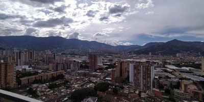 ¡Tu nuevo hogar te está esperando! Este inmueble cuenta con 3 alcobas, 2 baños, parqueadero, cuarto útil y se encuentra en una unidad residencial que lo tiene todo: piscina, gimnasio, salón social, zonas verdes, juegos infantiles, canchas deportivas y seguridad 24/7, un espacio diseñado para tu bienestar y el de tu familia, donde la comodidad y la diversión se encuentran en un mismo lugar. Agenda tu visita hoy mismo y enamórate de tu próximo hogar.