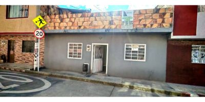 CASA EN ARRIENDO – USME, BOGOTÁ
Tejares – Santa Librada

INCOM BIENES RAÍCES le presenta una excelente oportunidad de vivienda en un sector residencial tranquilo y bien conectado:

Características principales:


 Área total: 128 m² + terraza descubierta
 Habitaciones: 3 amplias
 Estudio: 1
 Baño: 1
 Cocina: sencilla
 Closets: no incluye


Ubicación estratégica:


 Cercanía a rutas alimentadoras
 Cerca de iglesia, parques y zonas comerciales
 Ambiente residencial


Ideal para familias que buscan comodidad, espacio y buena ubicación en el sur de Bogotá.

Contáctenos para más información:
300 464 6597
601 309 3474
www.incombienesraices.com
