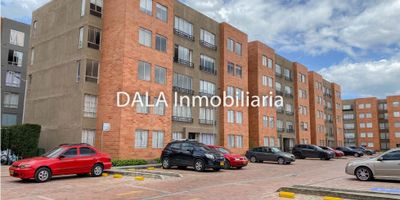 DALA Inmobiliaria vende agradable apartamento en tercer piso en chía cundinamarca, consta de, sala - comedor, cocina semi-integral, zona de lavanderia, dos alcobas auxiliares con closet, baño auxiliar, alcoba principal con closet y baño privado, conjunto cerrado, parque infantil, salon social, bicicletero, parqueadero comunal asignado por la adminstracion con un cobro mensual, no tiene ascensor, a dos cuadras de via principal y transporte publico. No dejes pasar esta oportunidad única de vivir en tu hogar ideal en Chía. 

Si estás buscando inmobiliarias en Chía, somos tu mejor opción. También manejamos Bienes Inmuebles en Cajicá y Cota. Cod 1961 L
