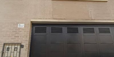 Presentamos en arriendo espectacular bodega en el barrio 7 de agosto, con una ubicación ideal para desarrollar su negocio,  ingreso sobre vía principal muy cerca de paraderos de Sitp, zonas comerciales. Cuenta con un área de 243 mts en la parte del primer piso y una oficina en el segundo piso de 43 mts, dos baños y una bodega pequeña,  doble altura. Posee una excelente distribución. Cualquier información adicional contáctenos al número 3187552753 o al correo electrónico luisa.ruizinmobiliariabogota.com. El equipo de Inmobiliaria Bogotá está comprometido a brindar una experiencia de vida excepcional para nuestros clientes desde el momento en que se unen a nuestra comunidad