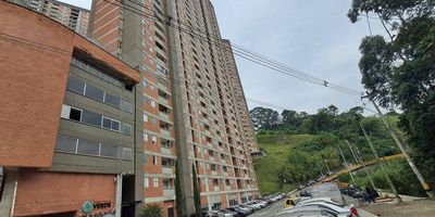 Presentamos este espectacular apartamento en el  barrio de San Gabriel, urbanización Territorio Verde, con un área de 55 m² y 3  alcobas. Ubicado en el piso número 3, este hogar cuenta con piso en cerámica, 2 amplios closets y una cocina semi-integral que te brindará comodidad y estilo. 
Disfruta de la cercanía a colegios, centros comerciales y excelentes opciones de transporte público. Relájate en el acogedor balcón o aprovecha la zona de ropas. Este apartamento en unidad cerrada también cuenta con ascensor y parqueadero de visitantes, brindándote seguridad y confort.
¡No te pierdas la oportunidad de vivir en este moderno y bien ubicado apartamento! Contáctanos hoy mismo para conocer más detalles y programar una visita.