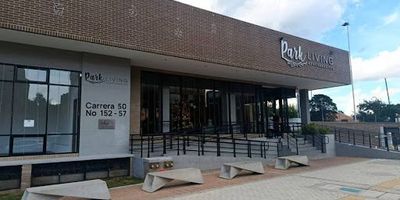 Apartamento en arriendo de 31 m² ubicado en el barrio Mazurén, estrato 4. El inmueble cuenta con sala/comedor, una alcoba con clóset, un baño, cocina integral con estufa a gas, calentador a gas, zona de ropas, piso en cerámica y cortinas instaladas. El conjunto ofrece excelentes amenidades como Club House, gimnasio, cancha, zona de niños, ascensor, vigilancia y parqueadero para visitantes, además de una agradable vista panorámica. Ubicado en un sector estratégico con vías de acceso como la Carrera 50, Calle 152, Calle 153 y Autopista Norte, lo cual facilita la movilidad hacia diferentes puntos de la ciudad. Para mayor información, comuníquese con el ejecutivo comercial David Mayorga al 3176353080 o al correo david.mayorgainmobiliariasaliadas.com