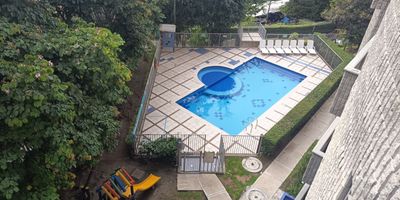 Vive en uno de los sectores mas cotizados de la ciudad: San Diego. Este apartamento te ofrece la oportunidad de disfrutar un entorno residencial tranquilo, rodeado de servicios, comercios y excelentes vias de acceso. Ideal para quienes buscan comodidad diaria en una zona de alta valorizacion.