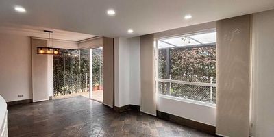 [VEN] ID HOUM: 162718

En Houm te ayudamos de forma fácil y segura. Los beneficios de comprar con nosotros:
    • Te ayudamos a conseguir financiamiento a través de una asesoría personalizada
    • Mediación y seguimiento de todo el proceso
    • Ponemos a tu disposición profesionales en notariado, registro y asesoría jurídica
¡Solo te preocupas de las firmas!

Casa en venta, ubicada en el barrio Sector Las Juntas, con una superficie construida de 185.00 m² y superficie total de 185.00 m². 

Sus principales características son:

    • 4 dormitorios
    • 5 baños
    • Admite mascotas
    • Año de construcción: 2010
            
Además, el inmueble cuenta con las siguientes amenidades:

    • Salón de eventos
    • Vigilancia 24 hrs
    • Zona de asadores

Si compras con nosotros, te brindamos asesoría personalizada durante todo el proceso.
Más que una inmobiliaria, somos Houm.
*Aplican T&C