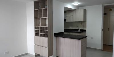 Este acogedor apartamento cuenta con 2 habitaciones, + estudio, 1 Vestier, 1 closet, 2 baños, cocina integral y zona de ropas. Con sus 42 metros cuadrados remodelados, ofrece un ambiente moderno y acogedor. Además, disfrutarás de la comodidad de vivir en un conjunto cerrado con vigilancia privada las 24 horas, zonas verdes y cercanía a colegios, universidades y vías de acceso. ¡No dejes pasar esta oportunidad única! Contáctame ahora para agendar una visita. María Teresa Rincón Ortiz - 3012689215.
La unidad cuenta con parqueaderos comunes.