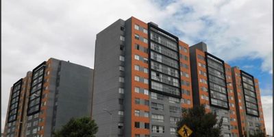  se ARRIENDA lindo apartamento, ubicado en  NUEVA CASTILLA ubicado en decimo piso, cuenta con 3 alcoba con closet, sala comedor, estudio abierto,2 baños con división en vidrio templado, cocina integral tipo americana, con espacio para nevecón, zona de lavanderia independiente, con pisos en madera laminada, parqueadero propio cubierto el conjunto cuenta con club house, piscina, salón de juegos, gym, salones sociales, se encuentra cerca al cc el Tintal, Homecenter, uniagustiniana, biblioteca Tintal, sus principales vías de acceso son la av. Cali av. américas