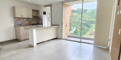 Descubra este luminoso apartamento de 62m², un espacio ideal que combina confort y funcionalidad. Disfrute de una sala comedor integrada, una moderna cocina integral con red de gas, y un balcón que invita a la relajación 2 alcobas 1 closet, 1 vestier. La propiedad cuenta con un práctico estudio, dos baños cabinados, zona de ropas y calentador de paso, además de un parqueadero privado.

La unidad residencial ofrece seguridad 24 horas y una completa gama de amenidades para toda la familia: juegos infantiles, salón social, piscina, gimnasio y parqueadero de visitantes.

Su ubicación privilegiada le sitúa cerca del Mall Santana, la Av. 80, con excelentes rutas de transporte público, supermercados, restaurantes y colegios. ¡Contáctenos para más información y agende su visita!

