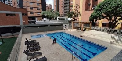 Arriendo apartamento en Envigado, Este apartamento es ideal para continuar construyendo bonitos recuerdos en familia, este espacio se acomoda a todas tus necesidades, es amplio, esta bien iluminado y se encuentra cerca de la av. el poblado y av. las vegas. en el sector hay varios supermercados como tiendas d1, supermercados madrid y a pocas cuadras almacenes exito y el centro comercial Viva. contactanos y brindate la oportunidad de conocer tu nuevo hogar.