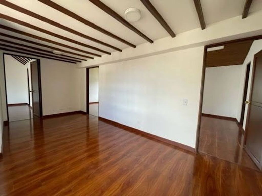 Casa de 3 alcobas en venta en Santa Ana Occidental, Bogotá, 329 m² · foto 13 de 20