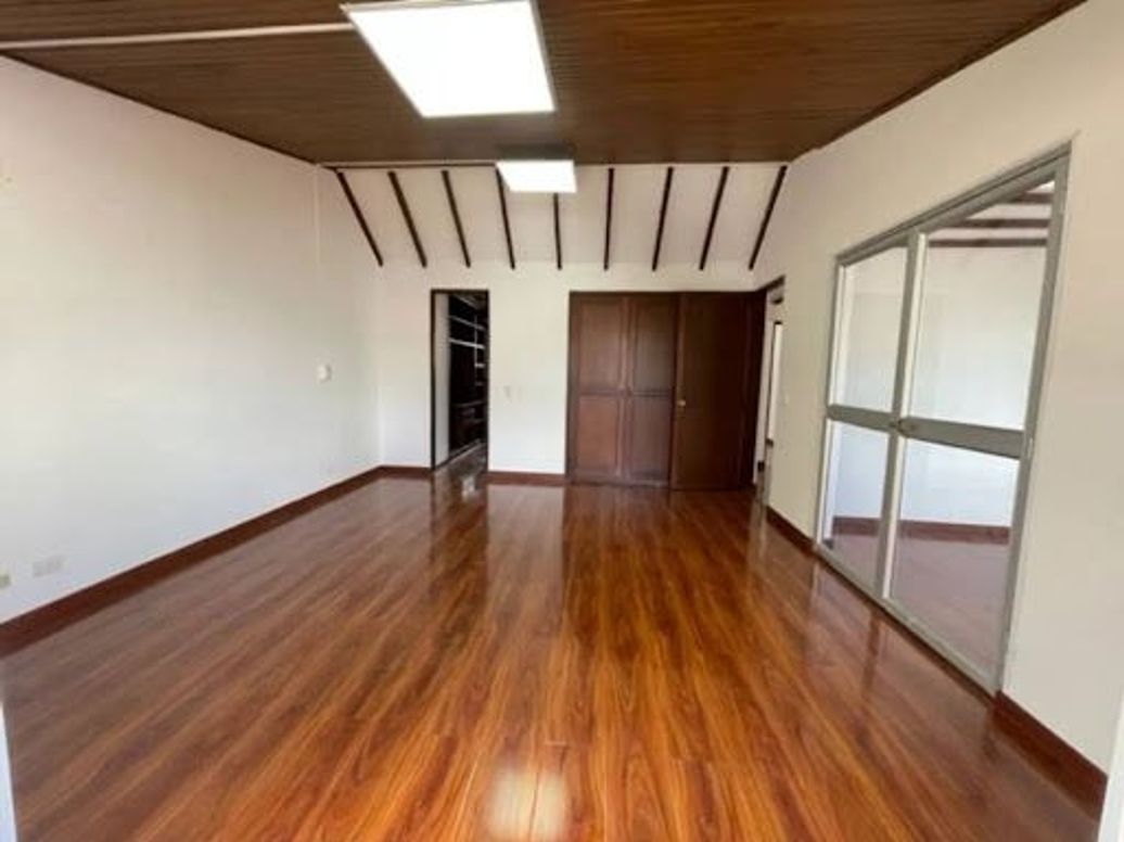 Casa de 3 alcobas en venta en Santa Ana Occidental, Bogotá, 329 m² · foto 10 de 20
