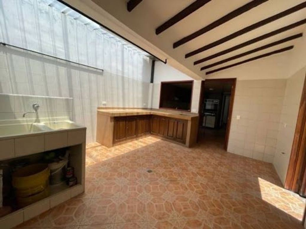 Casa de 3 alcobas en venta en Santa Ana Occidental, Bogotá, 329 m² · foto 4 de 20