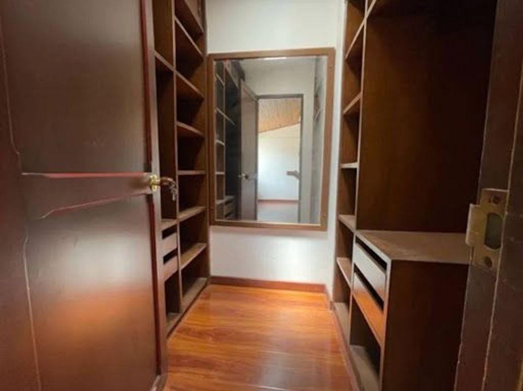 Casa de 3 alcobas en venta en Santa Ana Occidental, Bogotá, 329 m² · foto 11 de 20