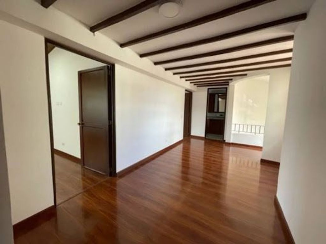 Casa de 3 alcobas en venta en Santa Ana Occidental, Bogotá, 329 m² · foto 14 de 20