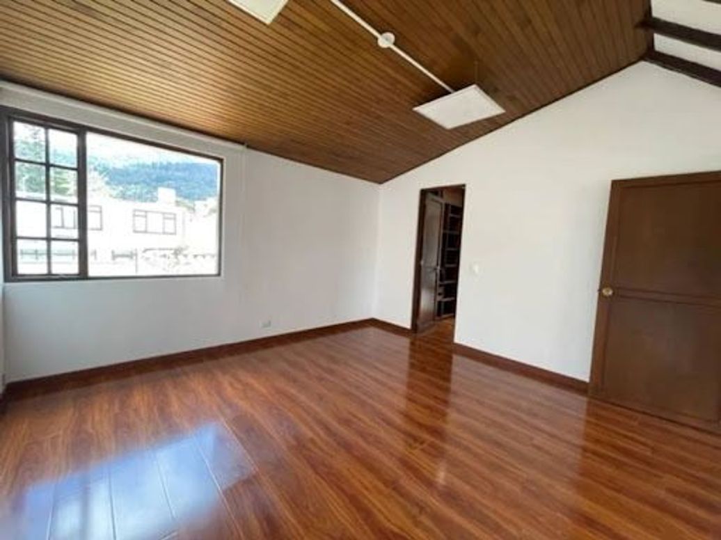Casa de 3 alcobas en venta en Santa Ana Occidental, Bogotá, 329 m² · foto 15 de 20