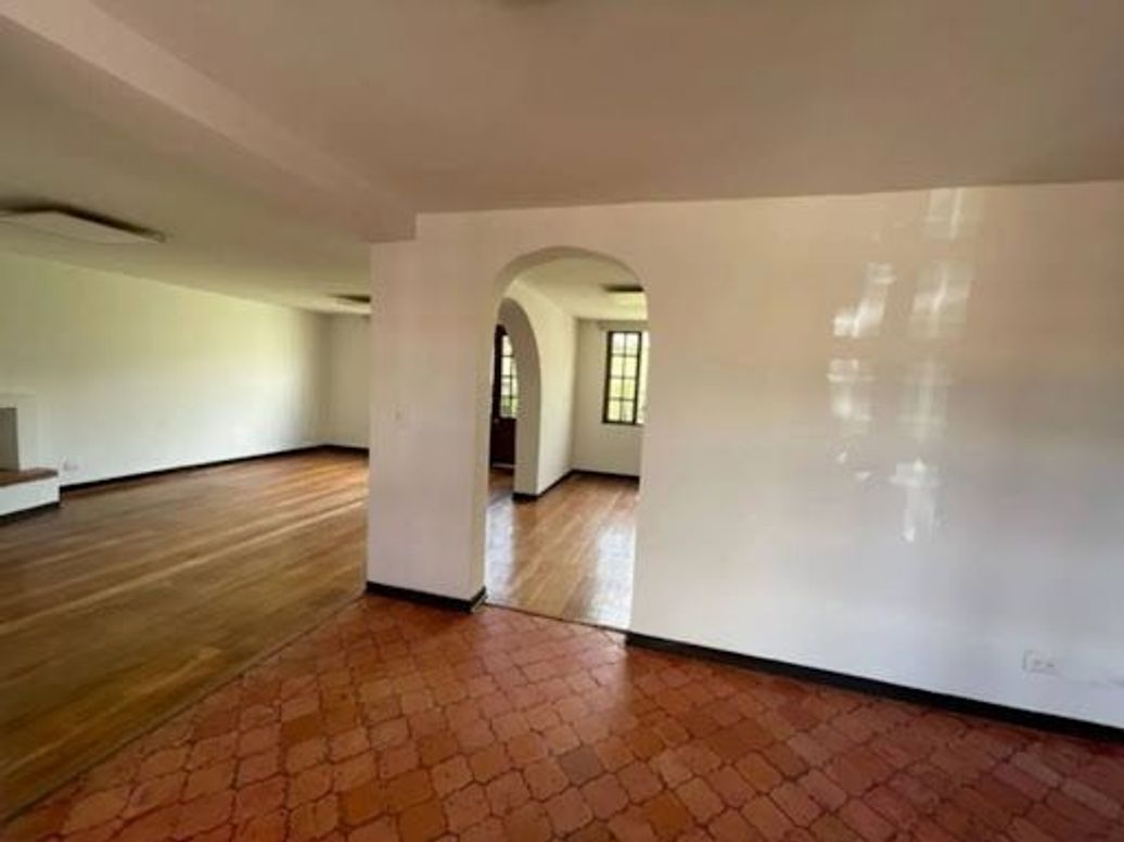 Casa de 3 alcobas en venta en Santa Ana Occidental, Bogotá, 329 m² · foto 5 de 20