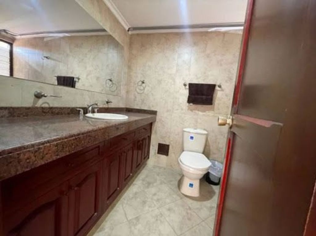 Casa de 3 alcobas en venta en Santa Ana Occidental, Bogotá, 329 m² · foto 12 de 20