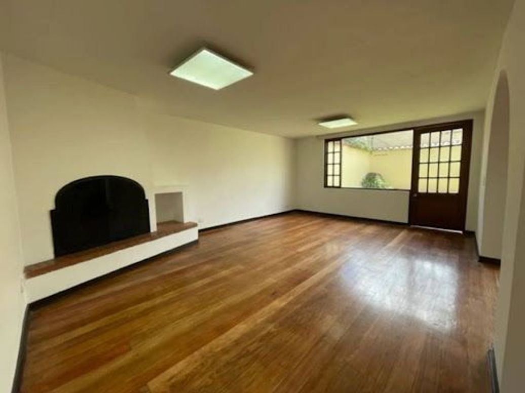 Casa de 3 alcobas en venta en Santa Ana Occidental, Bogotá, 329 m² · foto 2 de 20