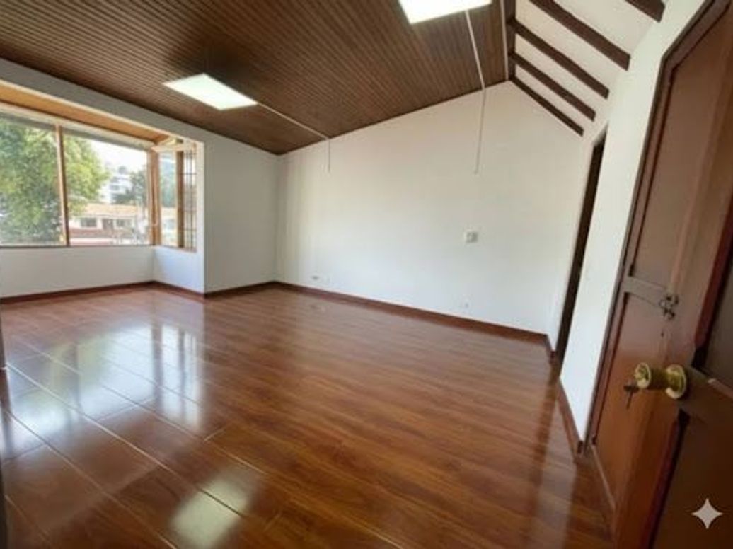 Casa de 3 alcobas en venta en Santa Ana Occidental, Bogotá, 329 m² · foto 8 de 20