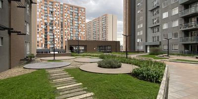 APARTAMENTO PRIMER PISO, SE ENTREGA CON CORTINAS, BALCÓN, SALA COMEDOR AMPLIA, COCINA INTEGRAL, ZONA DE ROPAS INDEPENDIENTES, ESTUDIO, PUERTA DE SEGURIDAD. CONJUNTO CERRADO BAHÍA.