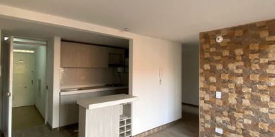 En ARRIENDO NUEVO Apartamento en Conjunto Fontana 3 
La Prosperidad - Madrid Cundinamarca
 Area 50 m2
 Piso #7 (con ascensor)
 3 Habitaciones (cada una con closet)
 2 Baños (con division de vidrio)
 Zona de ropas con calentador a gas.
 Cocina Integral
 Estudio 
 Balcon con vista interior

Características externas, Lobby de recepción, Salón social, piscina, zonas húmedas como turco, sauna y jacuzzi, salón de eventos, zona de BBQ, parque infantil, gimnasio, conjunto cerrado con vigilancia 24/7, canchas de futbol 5, parqueadero comunal por sorteo.