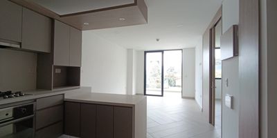 ARRENDAMOS FLORIDABLANCA EXCLUSIVO APARTAESTUDIO EDIFICIO SENIORS HOUSE

El edificio está diseñado para personas adultas mayores. Su zona social está dorada con piscina, salón social, enfermería, restaurante, biblioteca, oratorio, gimnasio, teatro, turco, sauna, sala de cómputo, salón de juegos de mesa, billar, sala de masajes.

El edificio cuenta con 3 ascensores y seguridad 24 horas.

La distribución del apartaestudio se compone por sala, comedor, balcón con vista a las montañas, cocina integral con bar y barra estilo americano, zona de ropas, una alcoba con su baño.

Tiene un parqueadero para un vehículo.