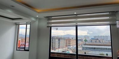 Ubicado en la Carrera 38 #14–11, del Edificio Centrik View, este moderno apartamento para estrenar ofrece un equilibrio ideal entre comodidad, diseño contemporáneo y cercanía a los principales puntos de la ciudad.
Canon mensual: $2.000.000 (administración incluida)
Con 46 m² de área privada y una agradable vista exterior, el inmueble se encuentra en el sexto piso y cuenta con dos habitaciones con clóset, dos baños completos, amplia zona social con sala–comedor, cocina tipo americana con horno y mesón en mármol, zona de ropas independiente con lavadero y muebles, además de zona para calentador con repisas y puerta. Los techos en cielo raso y la puerta de seguridad aportan un toque moderno y funcional.

El edificio ofrece amenidades exclusivas para una vida práctica y placentera: jacuzzi, terraza panorámica, gimnasio, sauna, zona de asadores, jardín con área infantil, ascensor, seguridad privada 24/7, acceso para personas con discapacidad