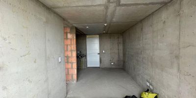 ¡OPORTUNIDAD ÚNICA EN GRANADA NORTE! 
SE VENDE APARTAESTUDIO EN OBRA GRIS, PENT HOUSE
Cra 8 #170-52

3214573550

35M²
Piso 26
1 habitación
1 Baño
Cocina integral 
 1 Sala, comedor
Área de Lavado
 3 Ascensores por Torre
 Seguridad 24H
Parqueadero Comunal

Áreas comunes: Salón comunal, Parque infantil, Salón TV, Gimnasio, Teatrino , Salón de juegos, Salón Sportlonge, Salón de Billar, Ping pong, Spa, Salón lúdico, Salón de Lavandería.
Características del sector: Zona de colegios, universidades, supermercados, cerca se encuentra PriceSmart, CC Santa fe, Éxito calle 170, Avenidas principales calle 170, Autopista norte, Carrera 7. Facilidad de transporte, alimentador, Transmilenio, Sipt. Cerca se encuentra ciclo ruta, ciclo vía, zonas verdes.

Valor de Venta:  
$205.000.000 Negociable