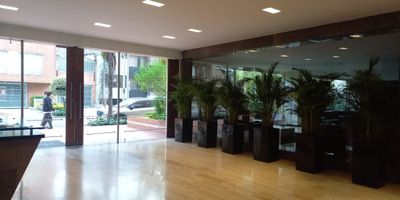 Apartamento en arriendo – Calle 97 #21-50

Apartamento de una alcoba con baño privado y clóset. Sala-comedor, cocina tipo isla con estufa mixta, balcón y parqueadero privado.

Zonas comunes: piscina, turco, terraza con zona BBQ y salón social.

Ubicación estratégica, cerca de zonas comerciales, restaurantes y vías principales.

Canon: $3.500.000 (administración incluida).

Ideal para quienes buscan confort, buena ubicación y excelentes amenidades. Contáctanos para más información o para agendar una visita.