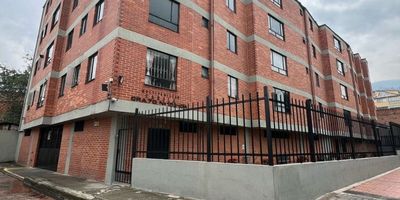 Descubre la elegancia y comodidad en este apartamento de 3 habitaciones y 2 baños, con 63 metros cuadrados de espacio para disfrutar en cada rincón. Con una ubicación privilegiada, este hogar ofrece la combinación perfecta entre funcionalidad y estilo. Además, cuenta con 1 parqueadero para tu conveniencia. ¡Haz de este lugar tu nuevo refugio!