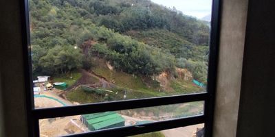 Descubre la elegancia y comodidad en este exclusivo apartaestudio ubicado en el corazón de la ciudad. Con 1 habitación y 1 baño, este espacio de 26 metros cuadrados ofrece un ambiente acogedor y funcional para tu estilo de vida. Disfruta de la privacidad y tranquilidad que mereces en este moderno inmueble. ¡Haz de este lugar tu nuevo hogar!