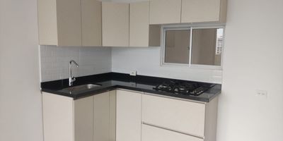 Se arrienda apartamento en ricaurte cundinamarca , 56 metros cuadrados, inmueble nuevo , remodelado piso 8 acceso por ascensor , 2 habitaciones con closet , 2 baños , vista exterior , balcón , cocina integral , parqueadero asignado. El conjunto cuenta con piscina