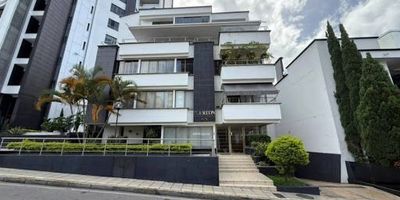 Se arrienda apartamento en la cra 41 en cabecera 165 metros 3 habitaciones 2 baños habitación y baño de servicio 2 parqueaderos.