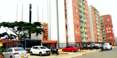 Hermoso apartamento en piso 6 con ascensor, 2 habitaciones con closets, 2 baños con agua caliente, sala con aire acondicionado, comedor, cocina tipo americano con mesón en mármol, estufa en vidrio, horno a gas y microondas. Persianas blackout, mallas de seguridad y vidrios polarizados.

La unidad cuenta con piscina, juegos infantiles, salón social y amplias zonas verdes.
Cerca de supermercados, droguerías, colegios, universidades y centros comerciales. Transporte por MÍO.