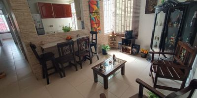 Descubre este acogedor apartamento PARA VENTA, sector el Palo con Argentina, cuenta con  2 habitaciones y 2 baños, con una excelente iluminación natural.  Disfruta de su amplia sala-comedor, cocina integral y zona de ropas. Además, cuenta con calentador a gas, closet y vigilancia privada 24/7 en conjunto cerrado. Ubicado en una zona residencial con acceso a transporte público, colegios, universidades y bombas de gasolina cercanas. Vive la comodidad y seguridad que buscas. Administración $ 173.000 escritura al 100. Contáctanos en JAIRO OCHOA PROPIEDAD RAIZ  - 6044486003 - 315-858-9793 - 318-206-6516 - 315-204-4529