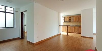 Apartamento cuarto piso ubicado en Envigado barrio Mesa. dispone de buenos acabados y excelente iluminación, consta de 3 habitaciones con closet, 2 baños cabinados, sala-comedor,cocina integral con red de gas, 2 balcones, cercano al parque principal de envigado.