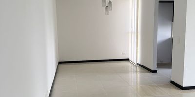 CODIGO 2: 1705514

HERMOSO APARTAMENTO PARA LA VENTA UBICADO EN ENVIGADO, LA PAZ 
$498.000.000
78 MTS 
NIVEL 5

Vive en una zona tranquila y con excelente ubicación, a solo 2 cuadras de la Av. El Poblado y cerca de la Policlínica y Mayorca.

CARACTERISTICAS
-3 Alcobas 
-2 Baños 
-1 Parqueadero
- Cuarto útil
-Balcón 
-Cocina integral
-Zona de ropas 

ZONAS COMUNES 
-Piscina 
-Sauna
-Turco
-Salón social 
-Zona infantil 
-BBQ
-Cancha 
-Porteria 24 Horas 

ADMINISTRACIÓN $325.000

Contáctanos
3042438433
www.saladenegocioinmobiliario.com