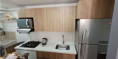 Se  Vende Apartamento en el poblado, Ciudad del Rio

Área 61 mts2 
Nivel 8

Excelente Ubicación 

Amplios Espacios Distribuidos en 3 Alcobas, 2 baños, sala comedor,  cocina integral, zona de ropas,  balcón, 1 parqueadero, Cuarto Util 

Unidad cerrada, vigilancia 24 horas,  piscina, Sauna , turco,Gimnasio, Salón social, Cancha Múltiple, juegos infantiles, zonas Verde 
Estrato 5
Admón 285 Mensual 
Precio $ 575 Millones Negociables