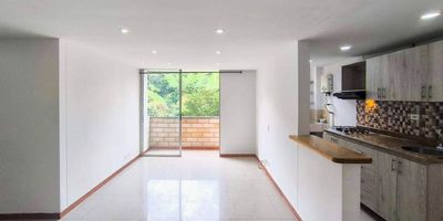 Apartamento ubicado en La Loma de Los Bernal. Esta propiedad destaca por sus espacios amplios e iluminados, ofreciendo un entorno tranquilo y una ubicación privilegiada. Está cerca de supermercados y centros comerciales, con fácil acceso al transporte público. Las características del apartamento son:Área: 73.20 m², distribución, Sala-comedor, 3 habitaciones, 2 baños, cocina integral, zona de ropas. - Acabados: Piso en porcelanato, 2 balcones, 3 clósets. - Adicionales: 1 parqueadero y 1 cuarto útil. La unidad residencial es muy completa, ideal para disfrutar de un ambiente familiar. Sus comodidades incluyen: ascensor, 2 piscinas, cancha de microfútbol, cancha sintética, salón social, gimnasio, zona de mascotas y amplias zonas verdes. Además, cuenta con portería y vigilancia las 24 horas.