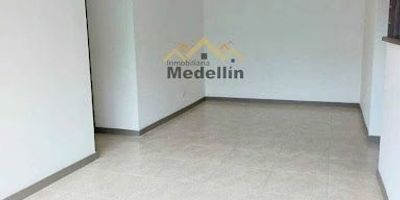 Se Arrienda Apartamento en Envigado La Cuenca. 
*Área 70 Mts2 
*3 habítaciones con closet 
*2 baños 
*Estudio
*Cocina integral 
*Salón -Comedor 
*Balcón 
*Piso 6
*Zona de ropas 
Unidad cerrada con portería 24/7, piscina, salón social, placa deportiva, parque infantil, Solarium, turco, senderos
*CANON $2.500.000