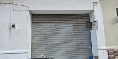 Local en arriendo en Envigado, Barrio Mesa, 1 baño, cocineta, puerta persiana, baño con orinal. muy buenas vias de acceso y rutas de transporte. Contacto Jaun cardona 3176418589