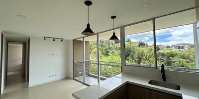 Apartamento de alta valorización con un área de 67,89 Mt2, con balcón y con una excelente vista a la ceja, la unidad se caracteriza por sus excelentes zonas comunes cuenta con spa, parqueadero de bicicletas, piscina adultos y niños, gimnasio dotado, cancha múltiple, senderos para caminar, zonas de mascota, carril de nado cubierto, salón de hobbies, zona bbq, zona de niños, salón social, zona lounge, zona de camping, sauna y turco, zona coworking, solárium.