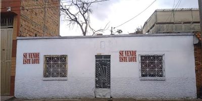 9647FR933

¡Gran oportunidad de inversión en Fontibón!
Se vende lote de 275.75 m², ideal para desarrollar proyectos residenciales, comerciales o de uso mixto. El terreno cuenta con uso de suelo residencial y comercial con bajo impacto, lo que permite construir proyectos tranquilos, funcionales y con alta demanda en la zona.

Gracias a su ubicación estratégica, cerca de vías principales y en un sector de crecimiento constante, este lote representa una excelente oportunidad para inversionistas y constructores que buscan un espacio con proyección y versatilidad.

Características destacadas:

✅ Uso de suelo residencial y comercial de bajo impacto
✅ Ubicación privilegiada en Fontibón
✅ Acceso rápido a vías principales y transporte
✅ Servicios básicos disponibles en la zona
✅ Ideal para vivienda, comercio, oficinas, o proyectos mixtos
✅ Terreno amplio con excelente potencial constructivo

Este lote es una inversión segura, ubicado en un sector con alta valorización y dinamismo inmobiliario.

? Contáctanos hoy mismo y aprovecha esta gran oportunidad.
Para más información o para agendar visita: ?? 3059460229

 
