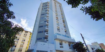 EXCELENTE APARTAESTUDIO AMOBLADO, AMPLIO, FRESCO, BIEN ILUMINADO, CUENTA CON SALA-COMEDOR, EL EDIFICIO OFRECE ASCENSOR. UBICADO EN SECTOR RESIDENCIAL, CERCA DE RESTAURANTES, COLEGIOS, SUPERMERCADOS, PARQUES Y CENTRO COMERCIAL BUENAVISTA.