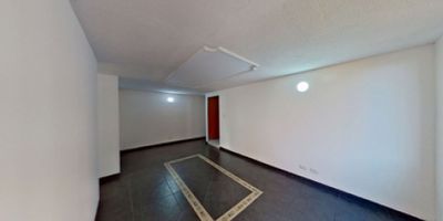 Apartamento 2o piso, ubicado en el Conjunto Quintas de San Luis,  cuenta con un área de 64 m2 y consta de sala-comedor, cocina integral, tres (3) alcobas con closet, dos (2)  baños y zona de ropas.

Cerca a la  Universidad Minuto de Dios y Cundinamarca,  comercio de barrio, colegios y zonas verdes; a solo 10 minutos de la Autopista del Sur, cerca al barrio Quintas de la Laguna.
