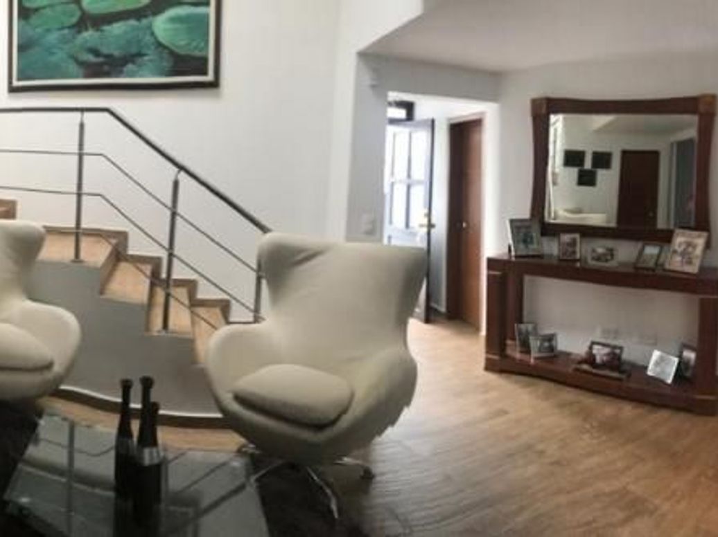 Casa de 6 alcobas en venta en Modelia Occidental, Bogotá, 236 m² · foto 3 de 20
