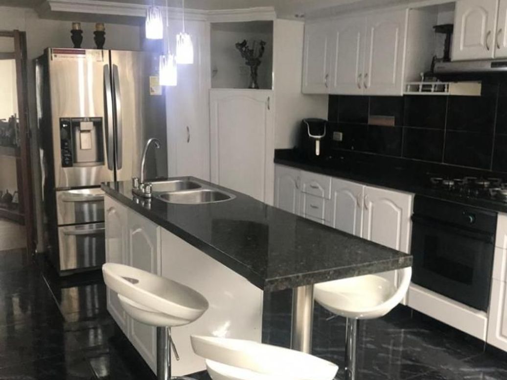 Casa de 6 alcobas en venta en Modelia Occidental, Bogotá, 236 m² · foto 17 de 20